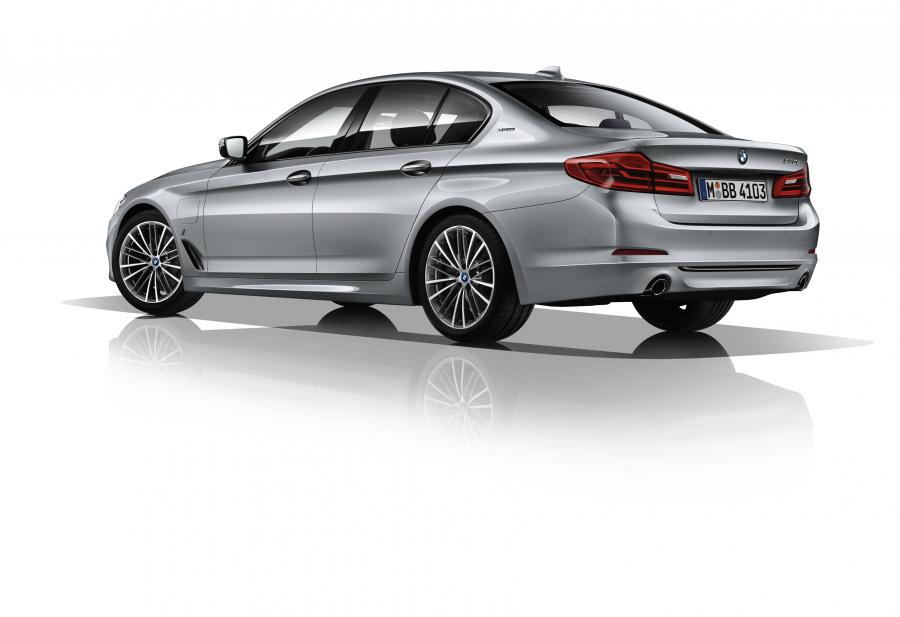  BMW 530e 2017 года  (WW) (фото 2 из 57)